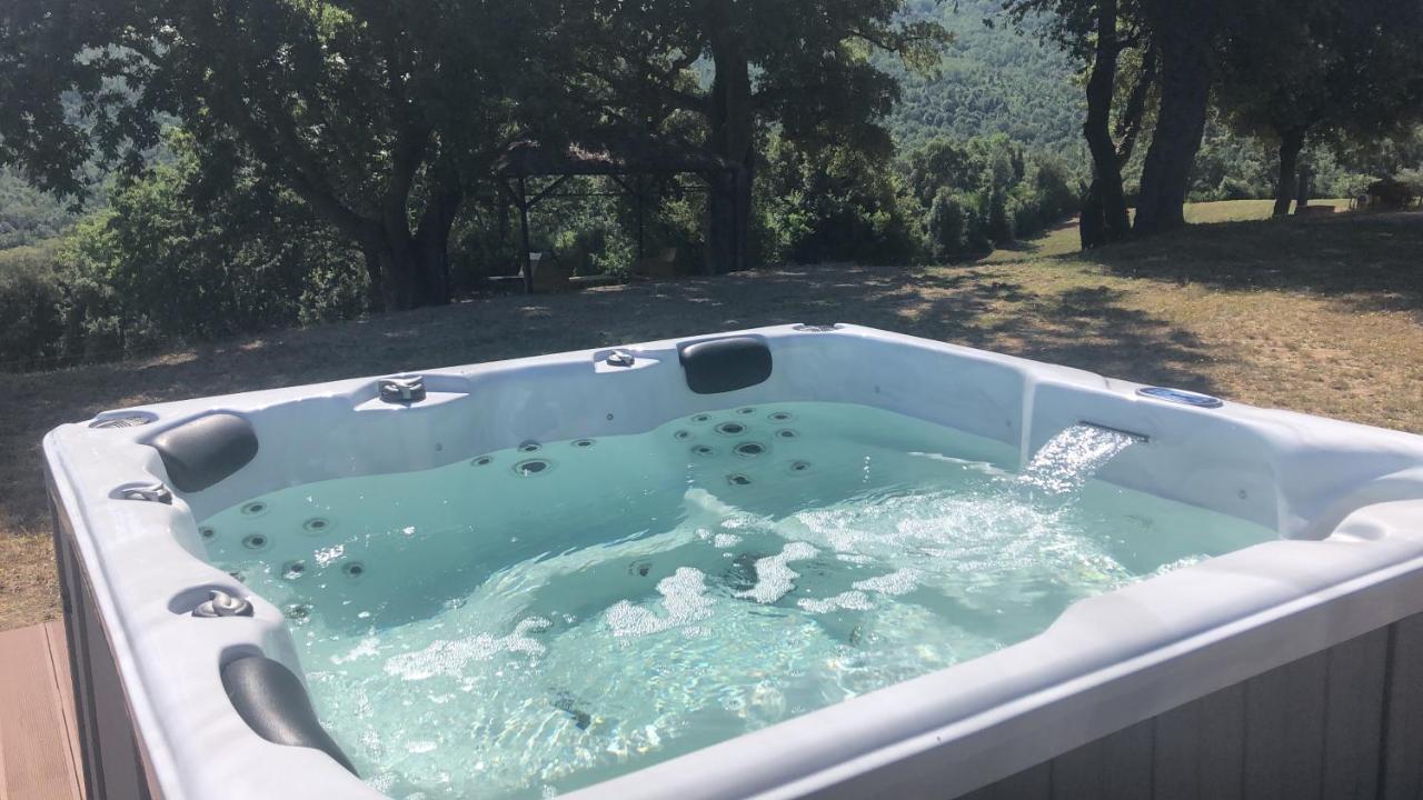 Agriturismo Colle Donatucci Guest House Кастането Кардучи Екстериор снимка