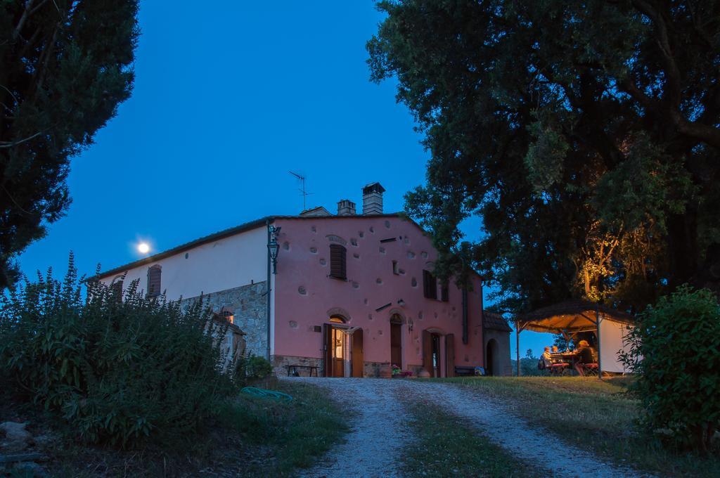 Agriturismo Colle Donatucci Guest House Кастането Кардучи Екстериор снимка