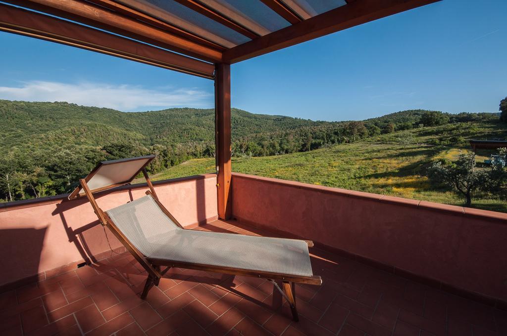 Agriturismo Colle Donatucci Guest House Кастането Кардучи Екстериор снимка