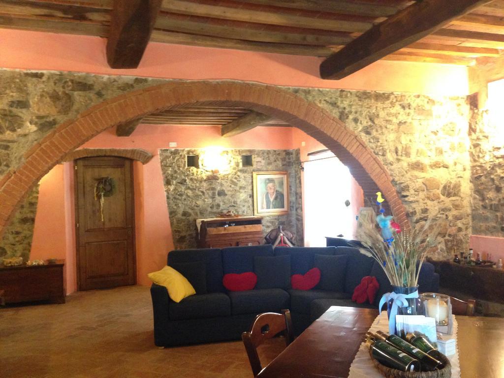 Agriturismo Colle Donatucci Guest House Кастането Кардучи Екстериор снимка