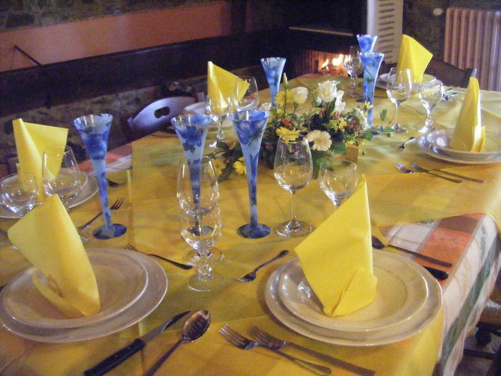Agriturismo Colle Donatucci Guest House Кастането Кардучи Екстериор снимка