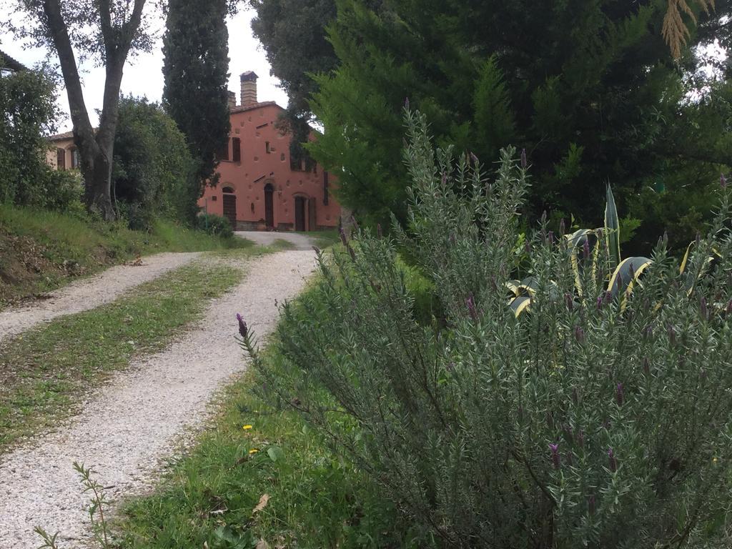 Agriturismo Colle Donatucci Guest House Кастането Кардучи Екстериор снимка